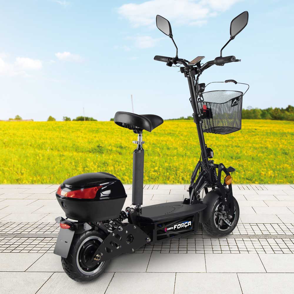 Rückansicht eines modernen E-Scooters - inklusive Sitz, Gepäckfächern und Blinkanlage.