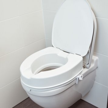 Toilettensitzerhöhung mit Deckel