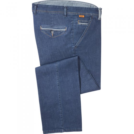 Leichte Jeans mit Kontrasten 