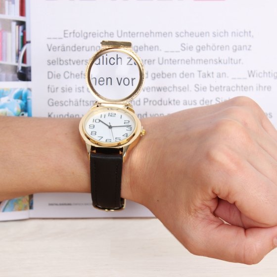 Armbanduhr mit Leselupe 