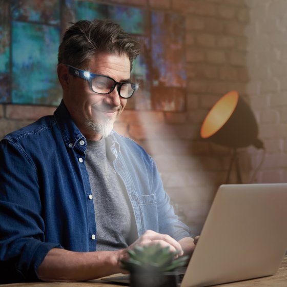 Brille Autofocus mit Licht 