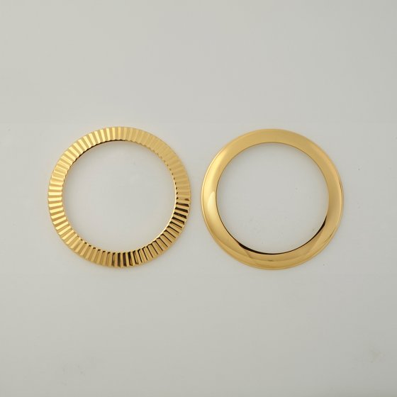 Funk-Solararmbanduhr mit Wechsel-Lünette 